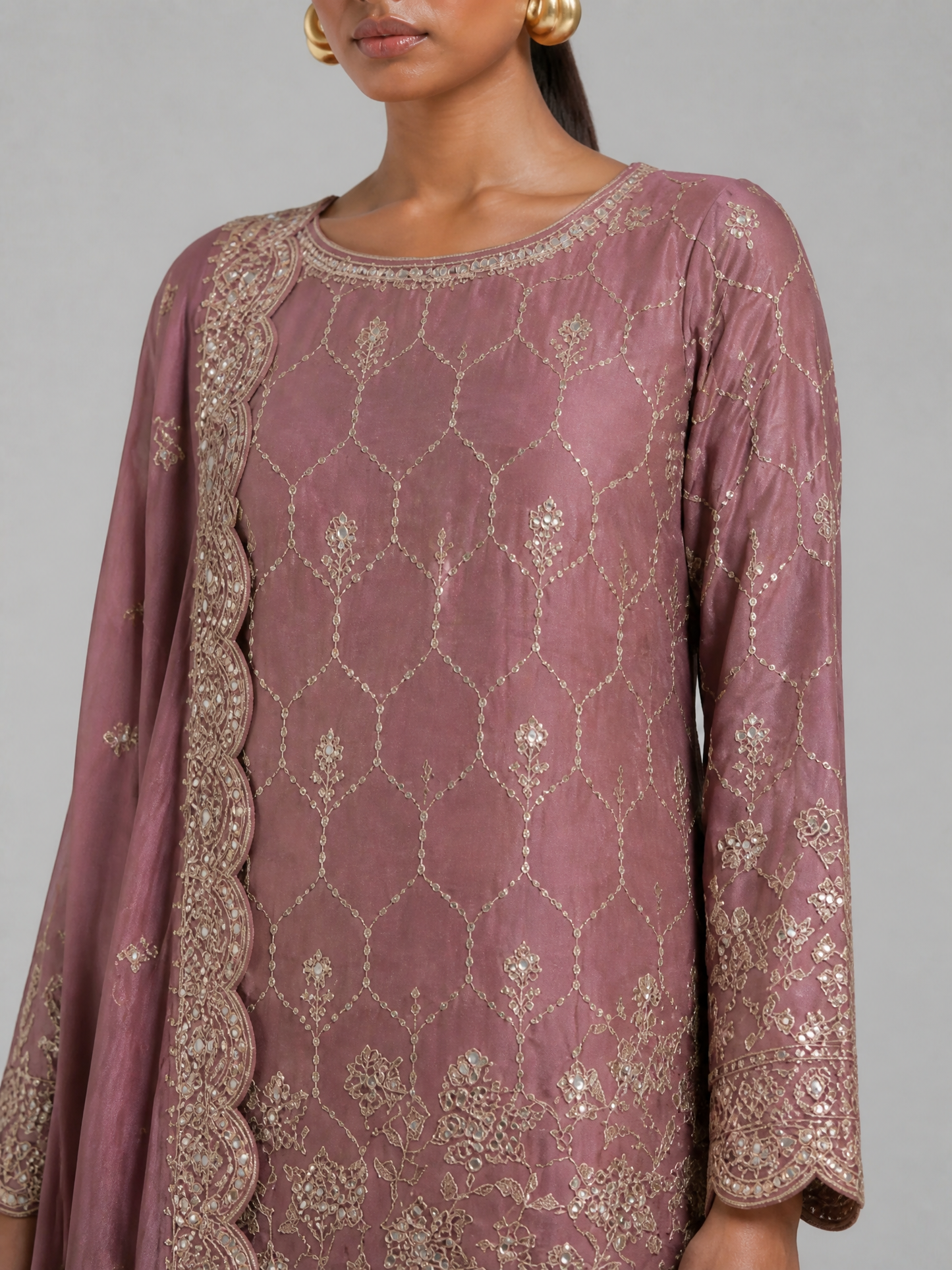GMY Silk Sharara-Set mit Stickerei in mehreren Farben