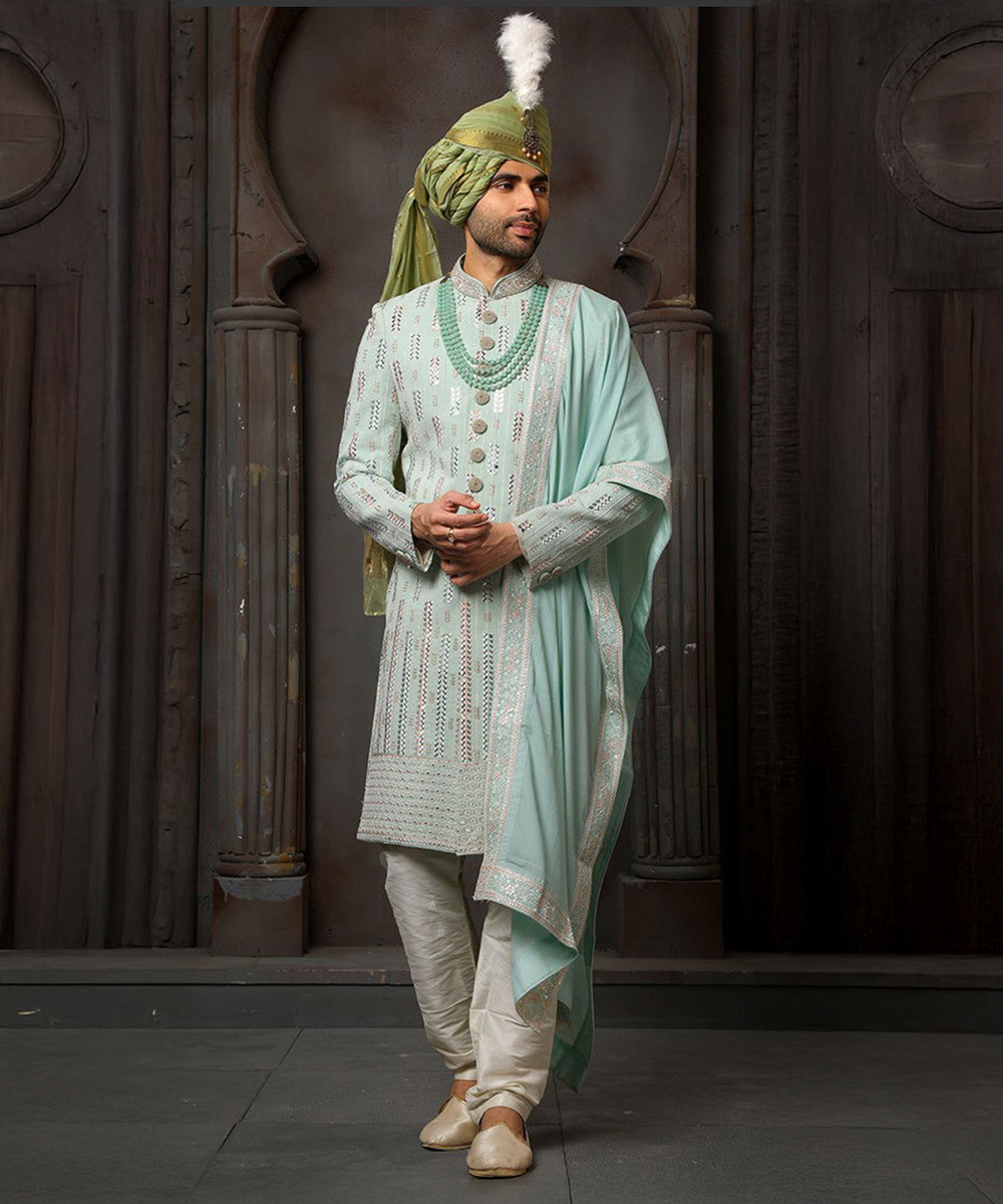 Majestätischer Mintgrüner Georgette-Sherwani mit edler Stickerei Desiwear