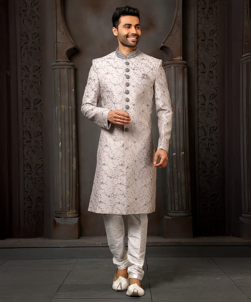 Silber-Grauer Sherwani mit floralem Muster Desiwear