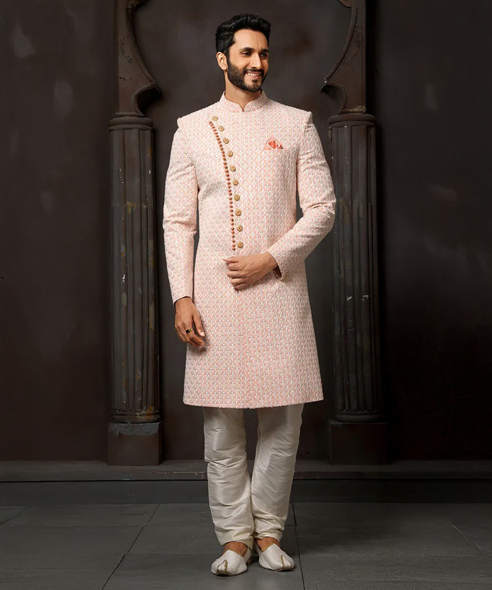 Roséfarbener Sherwani mit goldenen Stickereien Desiwear