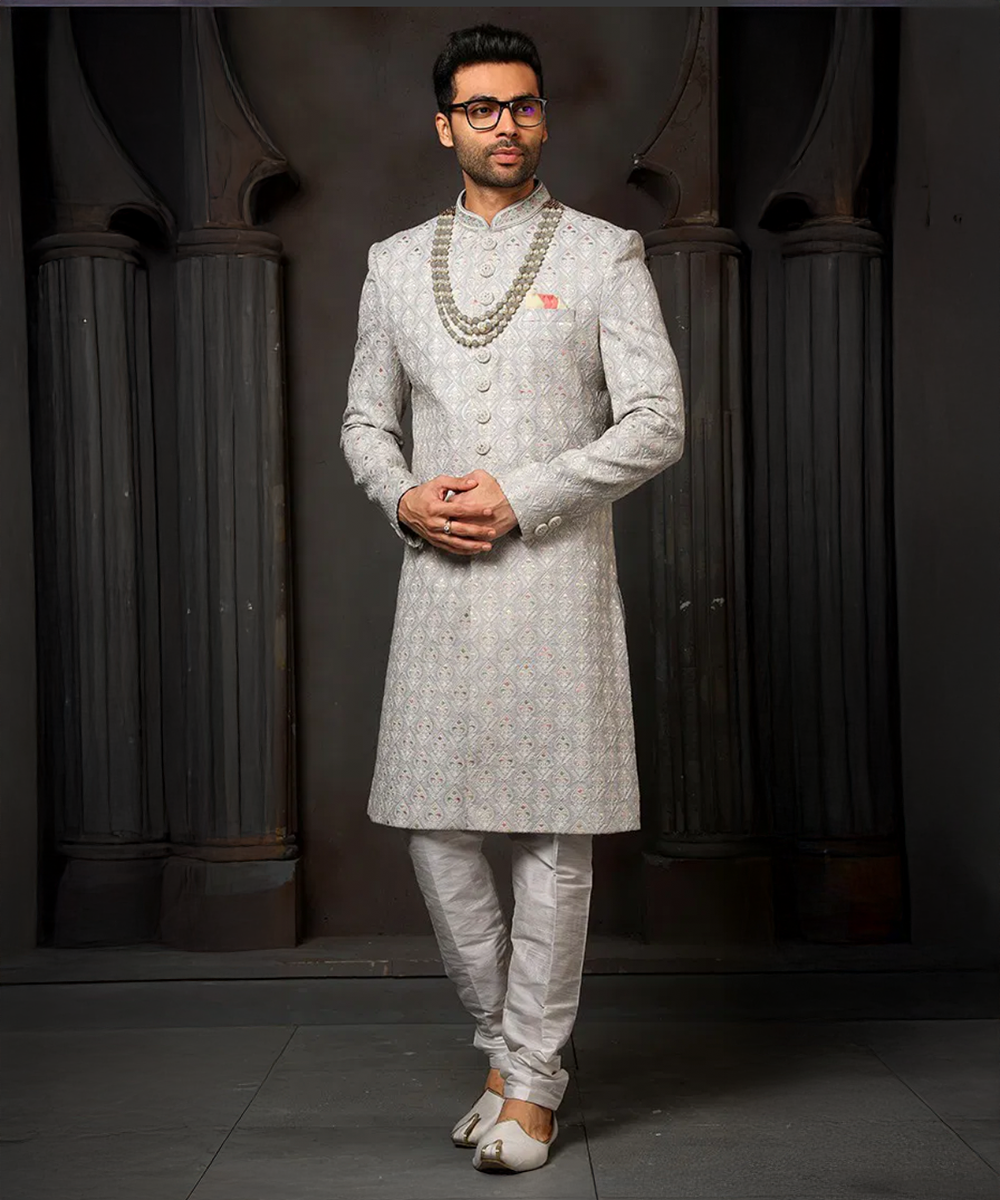 Silber-Grauer Georgette-Sherwani mit kunstvollen Mustern Desiwear