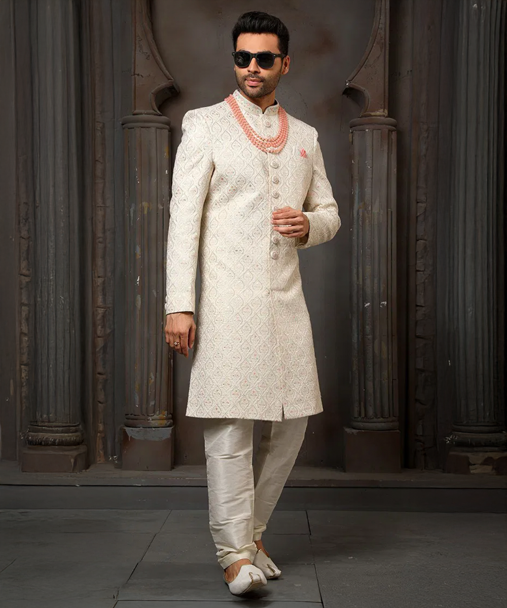 Luxuriöser cremeweißer Sherwani mit Strukturstickerei Desiwear