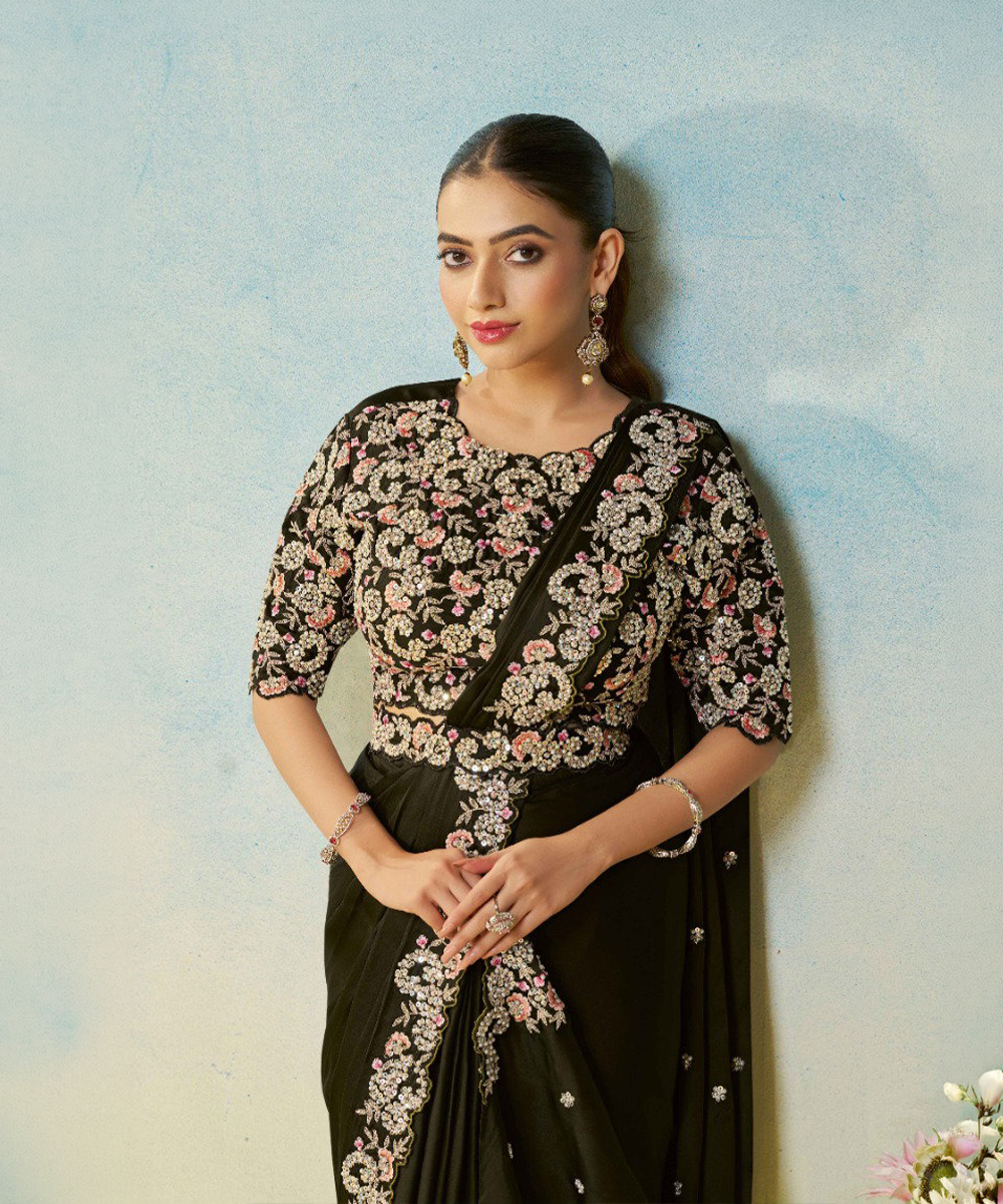 Dunkeloliv Mahotsav Odyssey Satin-Seide Designer Saree