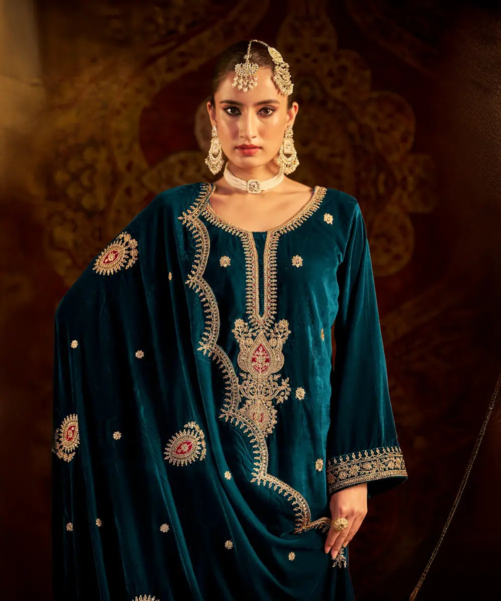 Türkises Salwaar Kameez aus Velvet Desiwear