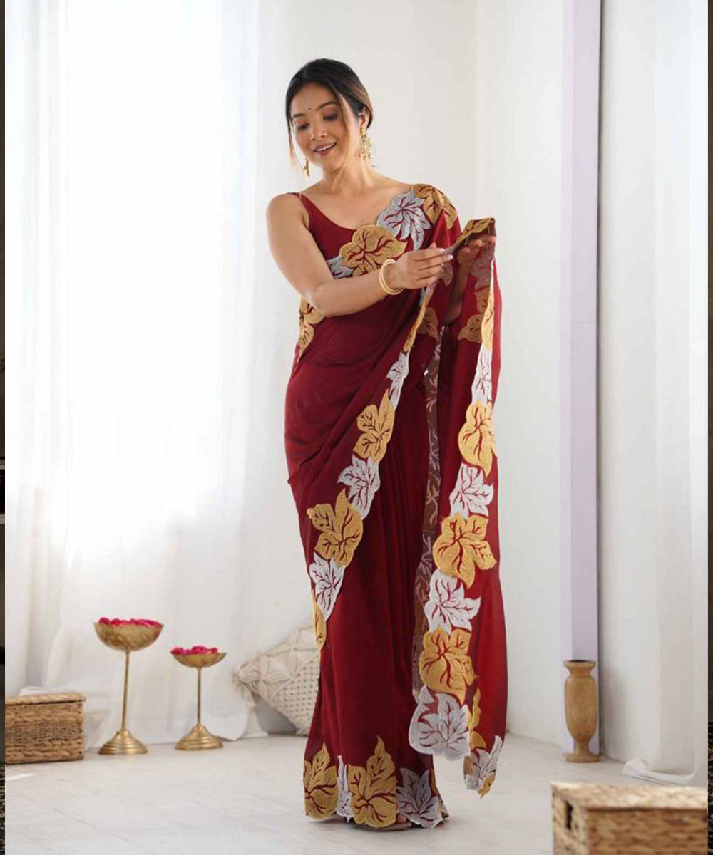 Bordeaux Georgette Saree mit floraler Stickerei