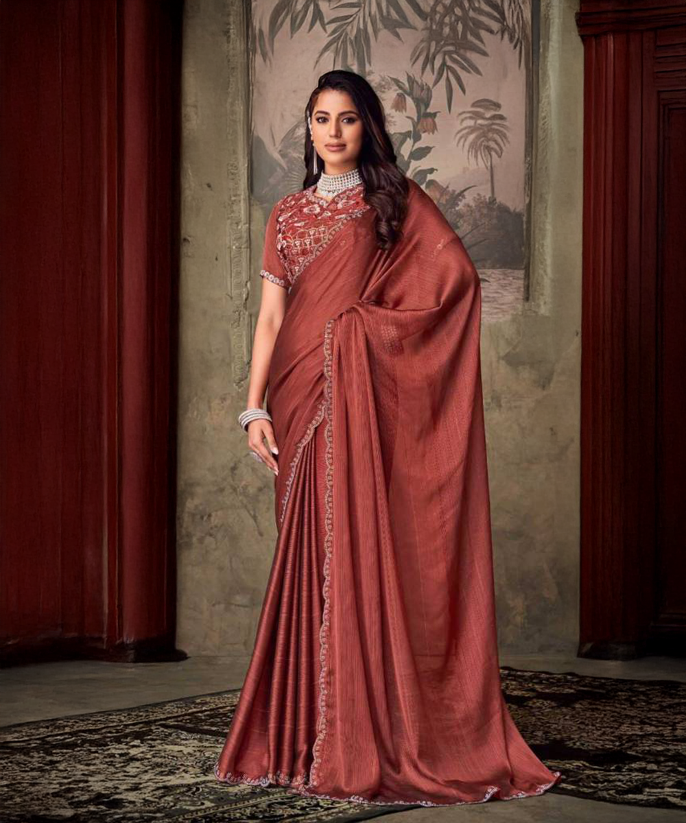 Braunes Saree mit Bestickung