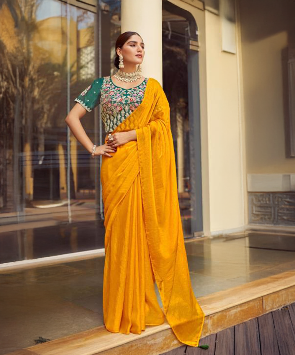 Gelbes Saree mit grüner Bluse