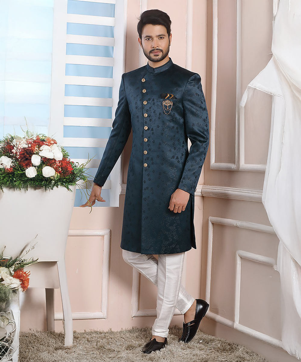 Dunkelblauer Sherwani mit floralen Mustern Desiwear