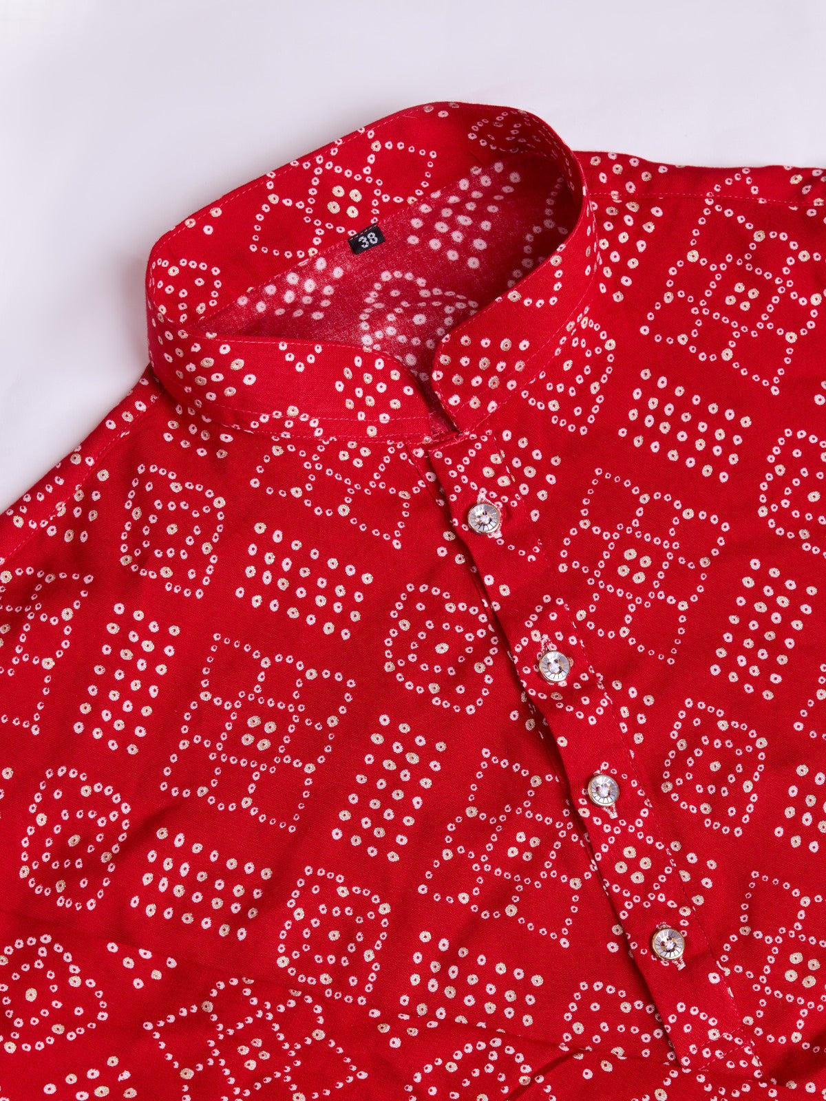 Detailreiche Handwerkskunst – Traditioneller Kurta Pajama in Rot Desiwear