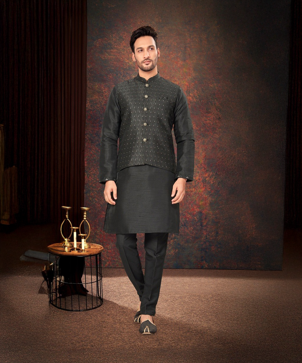 Exklusiver Kurta Pajama mit Jacquard-Jacke – Majestätische Eleganz in Schwarz Desiwear