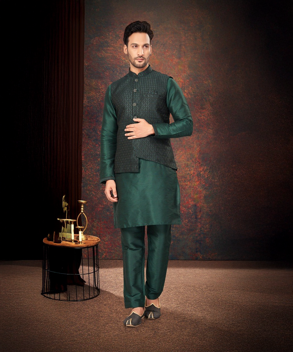 Exklusiver Kurta Pajama mit Jacquard-Jacke – Majestätische Eleganz in Smaragdgrün Desiwear
