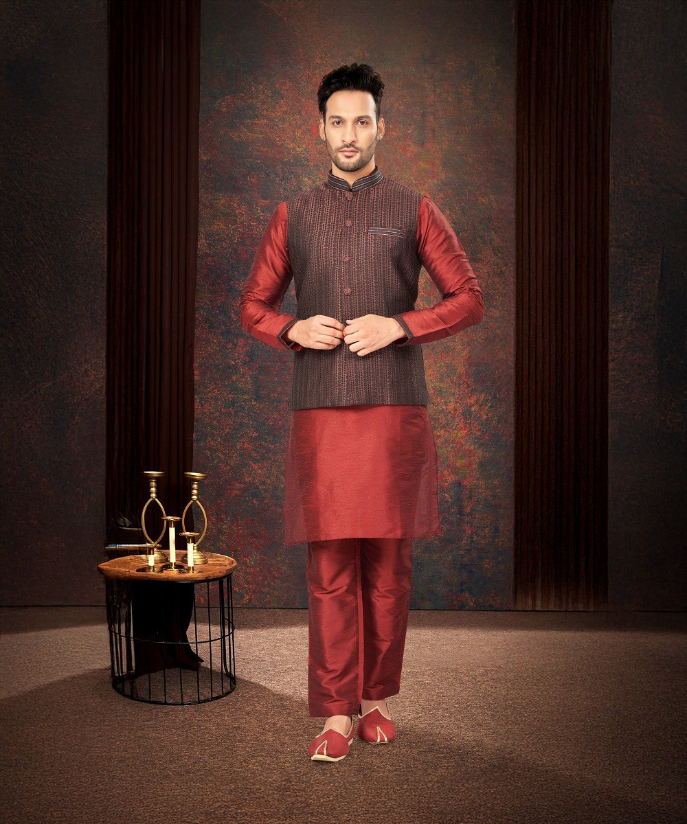 Luxuriöser Kurta Pajama mit Jacquard-Jacke – Majestätische Eleganz in Rot Desiwear