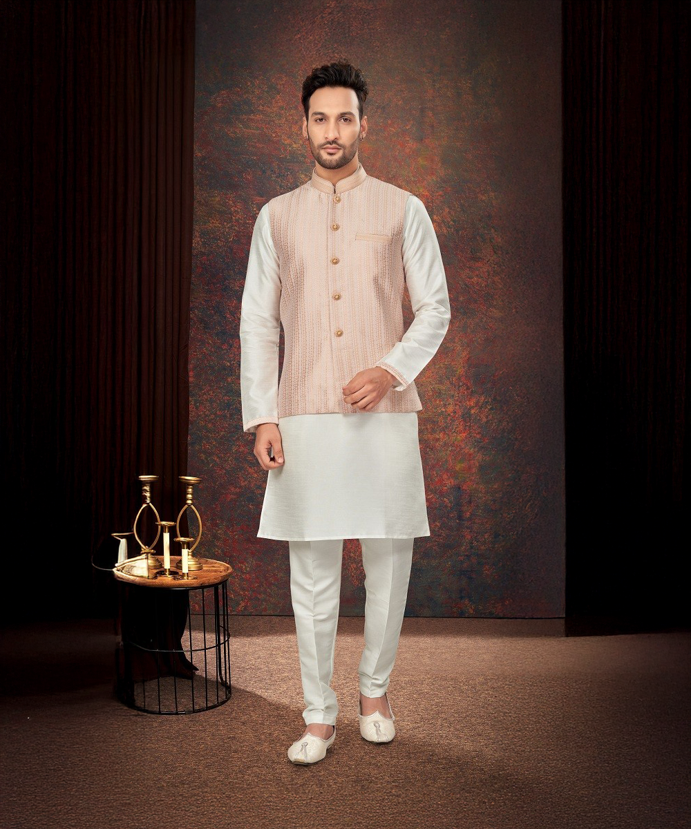 Exklusive Partywear Kurta Pajama mit stilvoller Jacquard-Jacke Desiwear