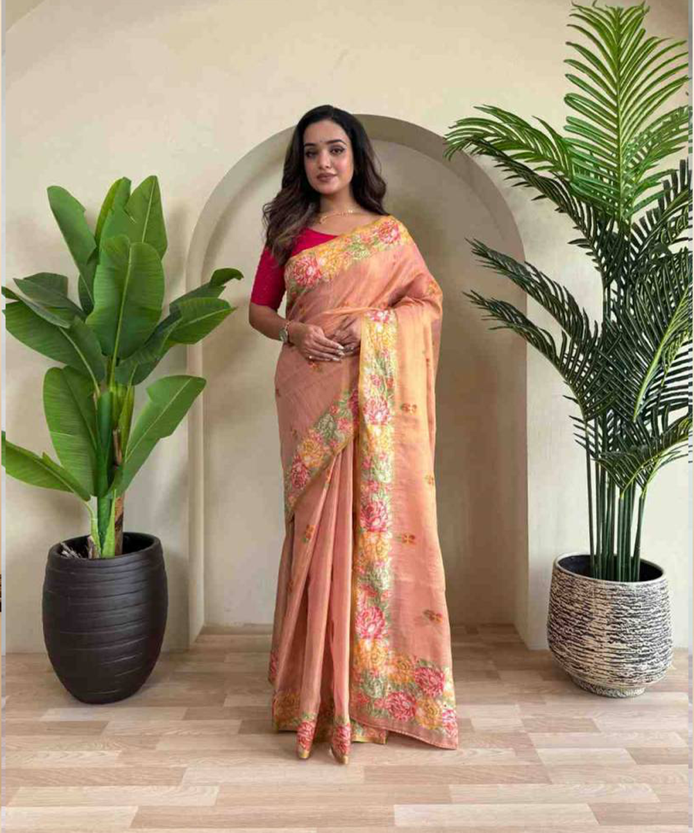 Warme Sanftheit im peachfarbenen Saree