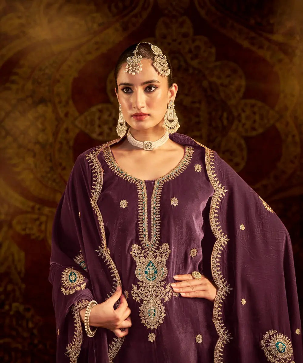 Lilanes Salwaar Kameez aus Velvet Desiwear