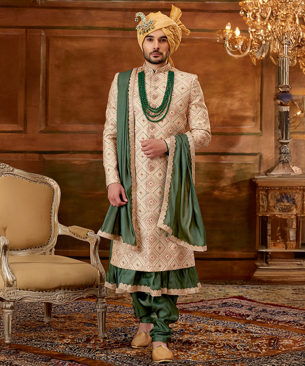Majestätischer Hochzeitssherwani in Grün und Gold Desiwear