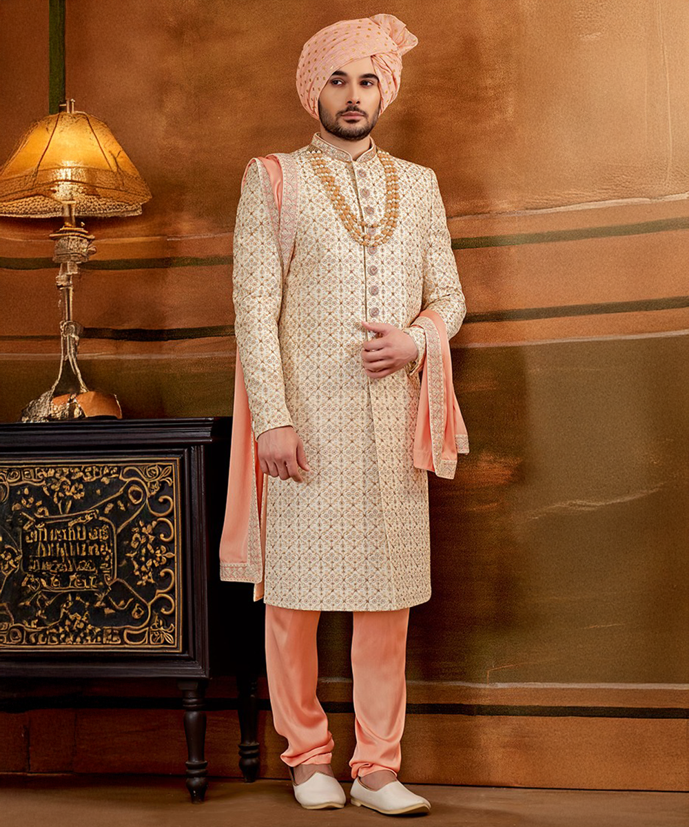 Peachfarbener Hochzeitssherwani mit königlicher Stickerei Desiwear