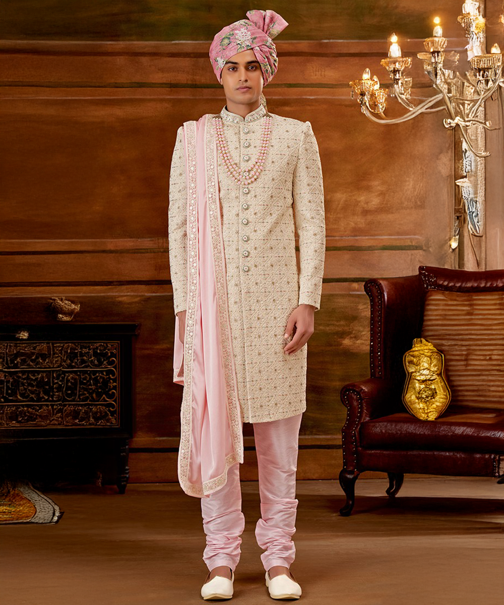 Exklusiver Hochzeitssherwani in Elfenbein mit pinkfarbenen Akzenten Desiwear