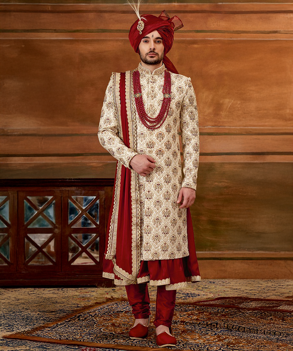 Eleganter Wedding Sherwani in Creme-Rot mit feinem Musterdesign Desiwear