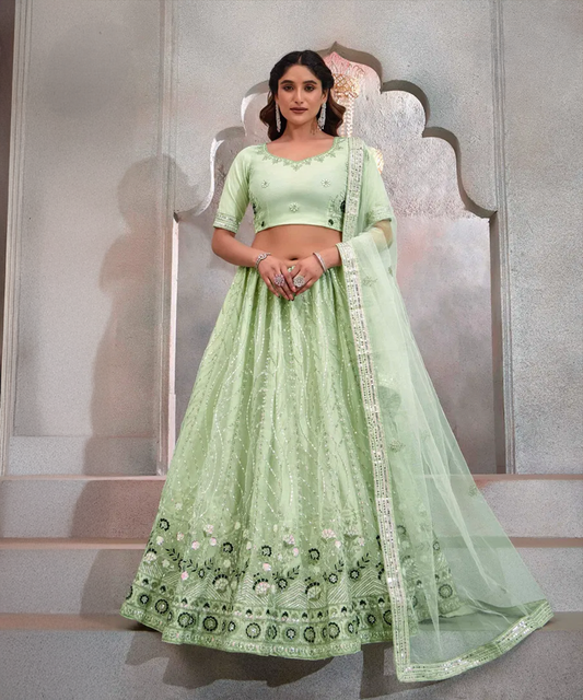 Mintgrüner Lehenga  mit Dunkel Grüne Bestickung aus Net Desiwear