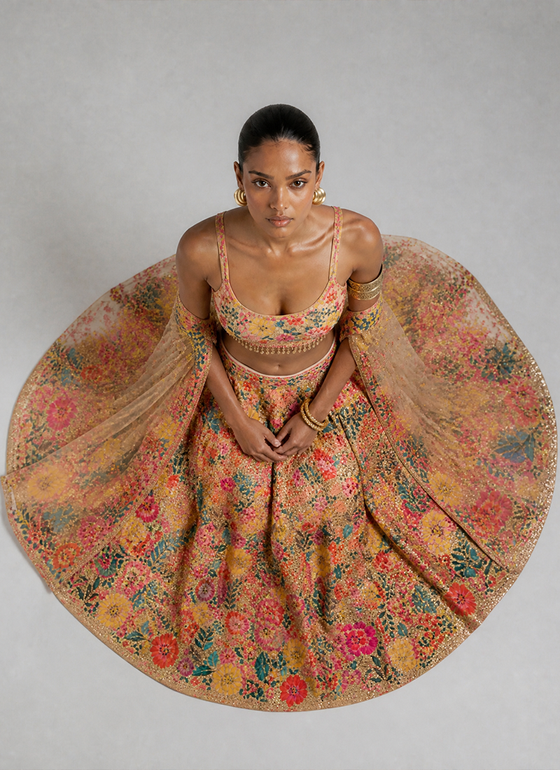 Georgette Lehenga Choli mit Blumen-Pailletten-Stickerei in Creme