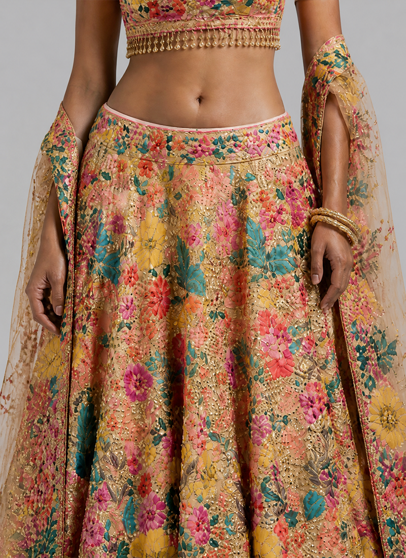 Georgette Lehenga Choli mit Blumen-Pailletten-Stickerei in Creme