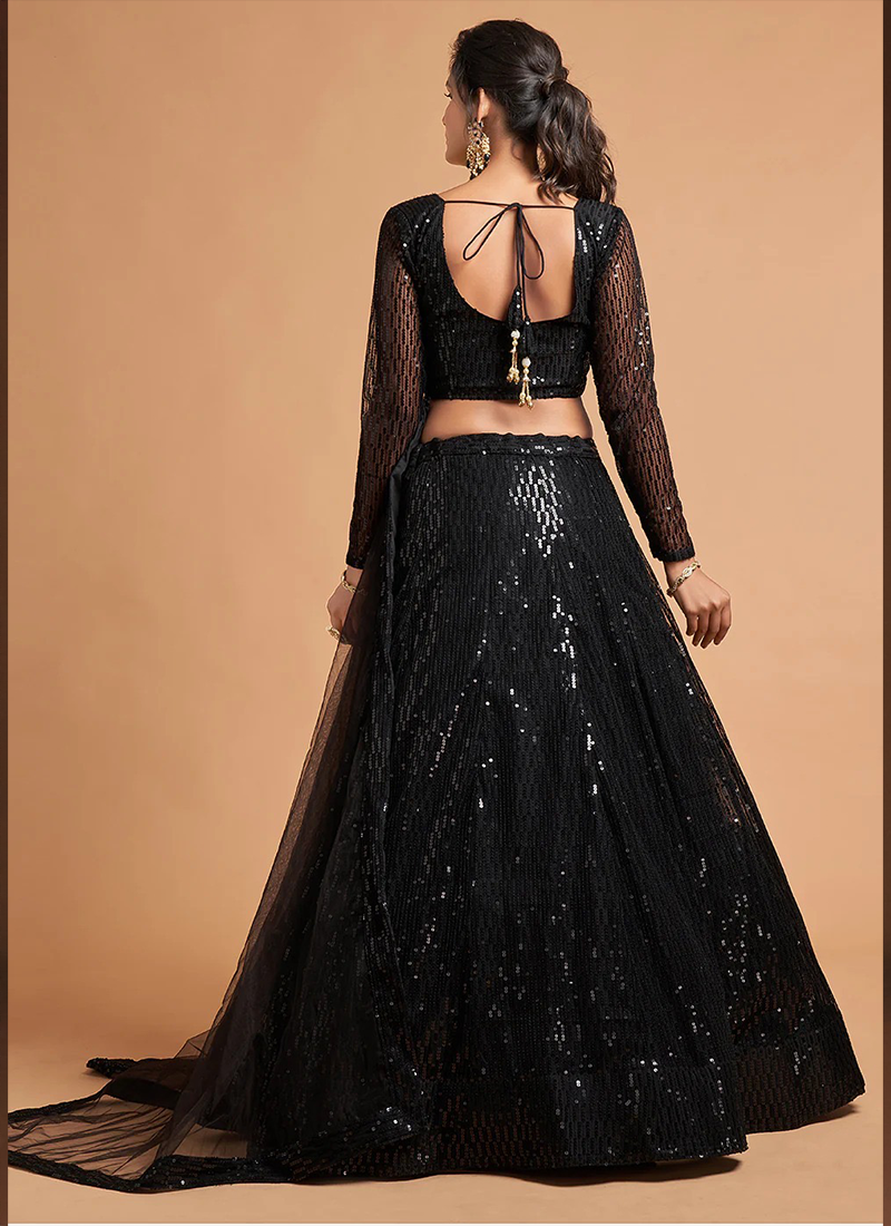 Schwarzer Lehenga mit bestickten Pailetten