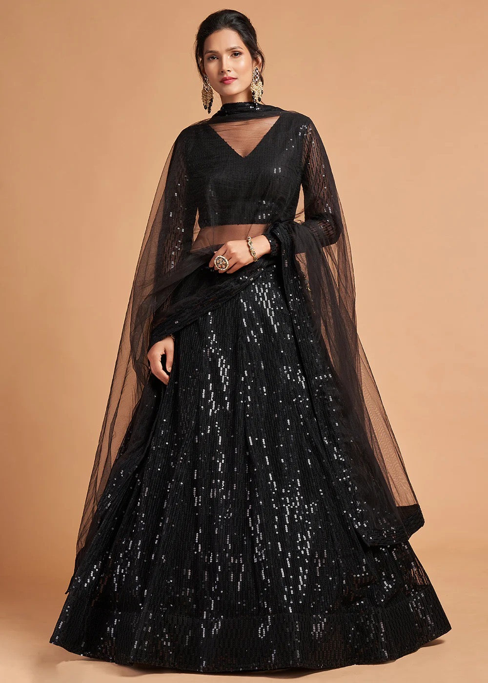 Schwarzer Lehenga mit bestickten Pailetten