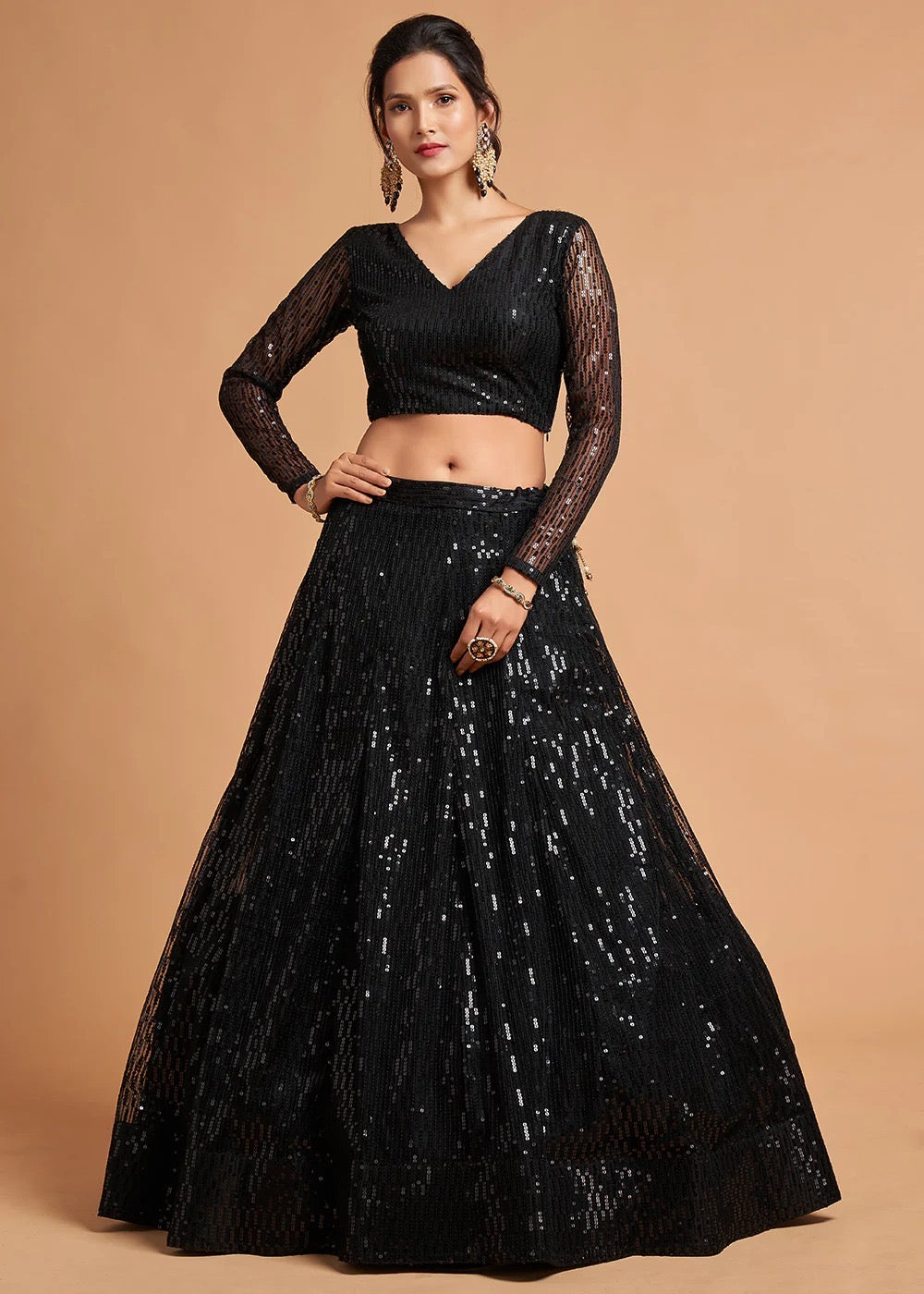 Schwarzer Lehenga mit bestickten Pailetten