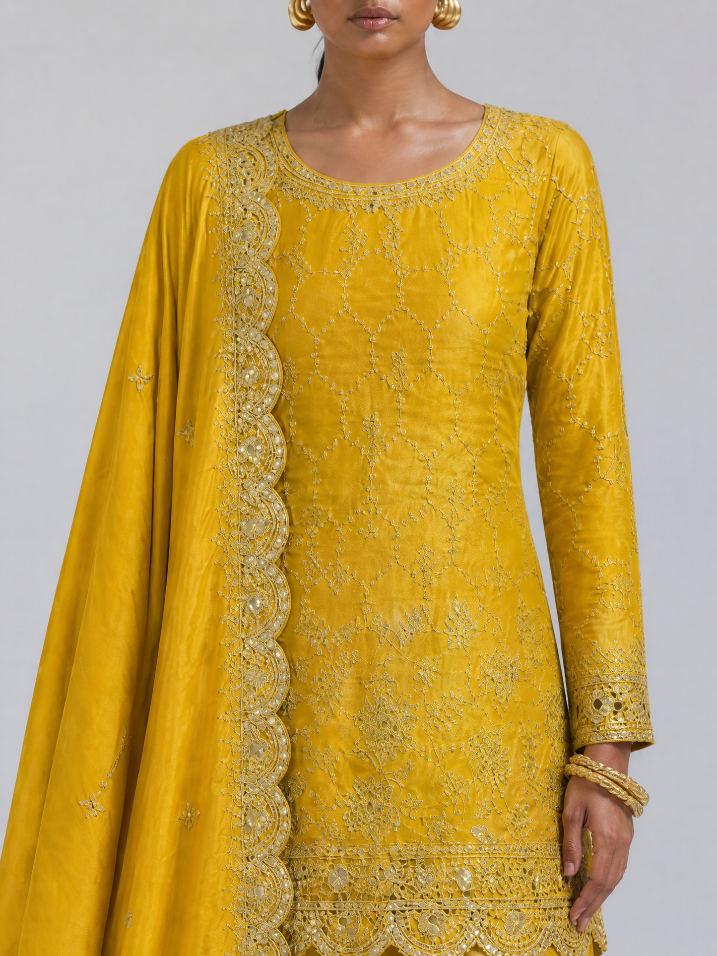 GMY Silk Sharara-Set mit Stickerei in mehreren Farben