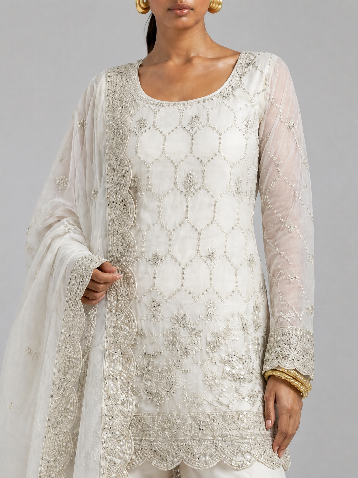GMY Silk Sharara-Set mit Stickerei in mehreren Farben