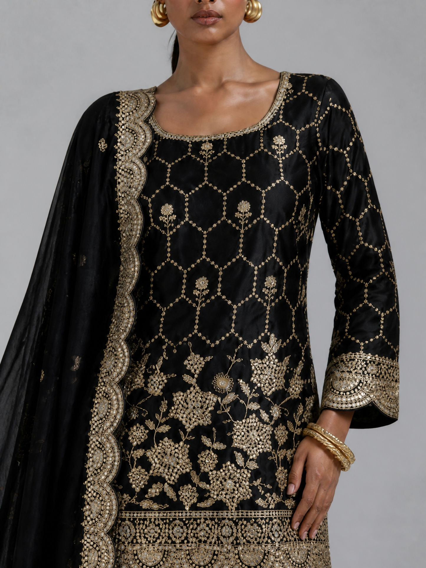 GMY Silk Sharara-Set mit Stickerei in mehreren Farben