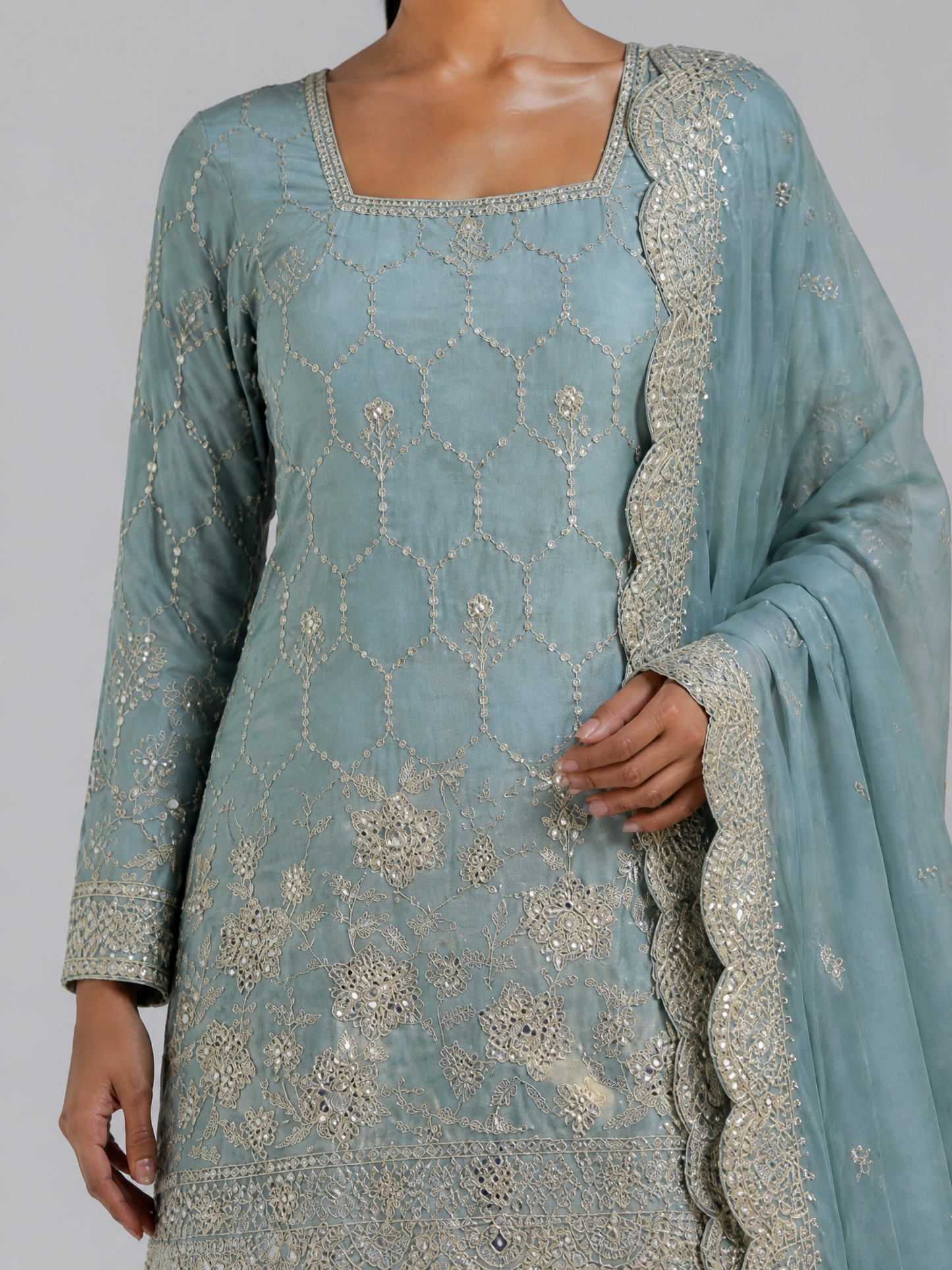 GMY Silk Sharara-Set mit Stickerei in mehreren Farben