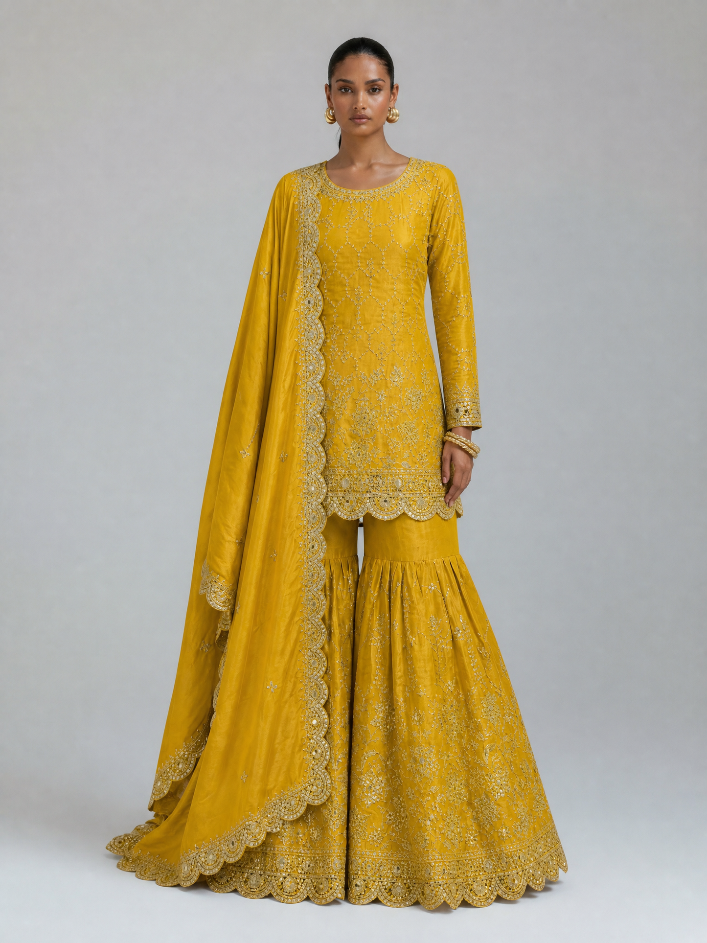 GMY Silk Sharara-Set mit Stickerei in mehreren Farben