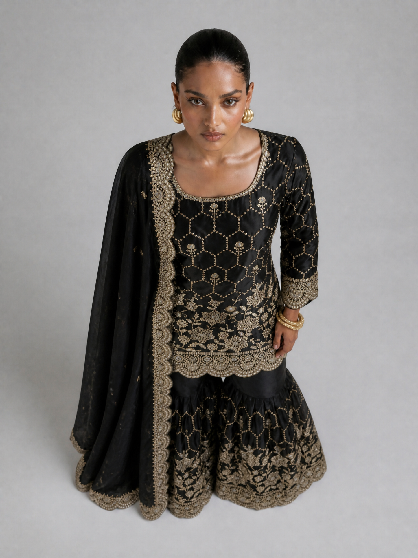 GMY Silk Sharara-Set mit Stickerei in mehreren Farben
