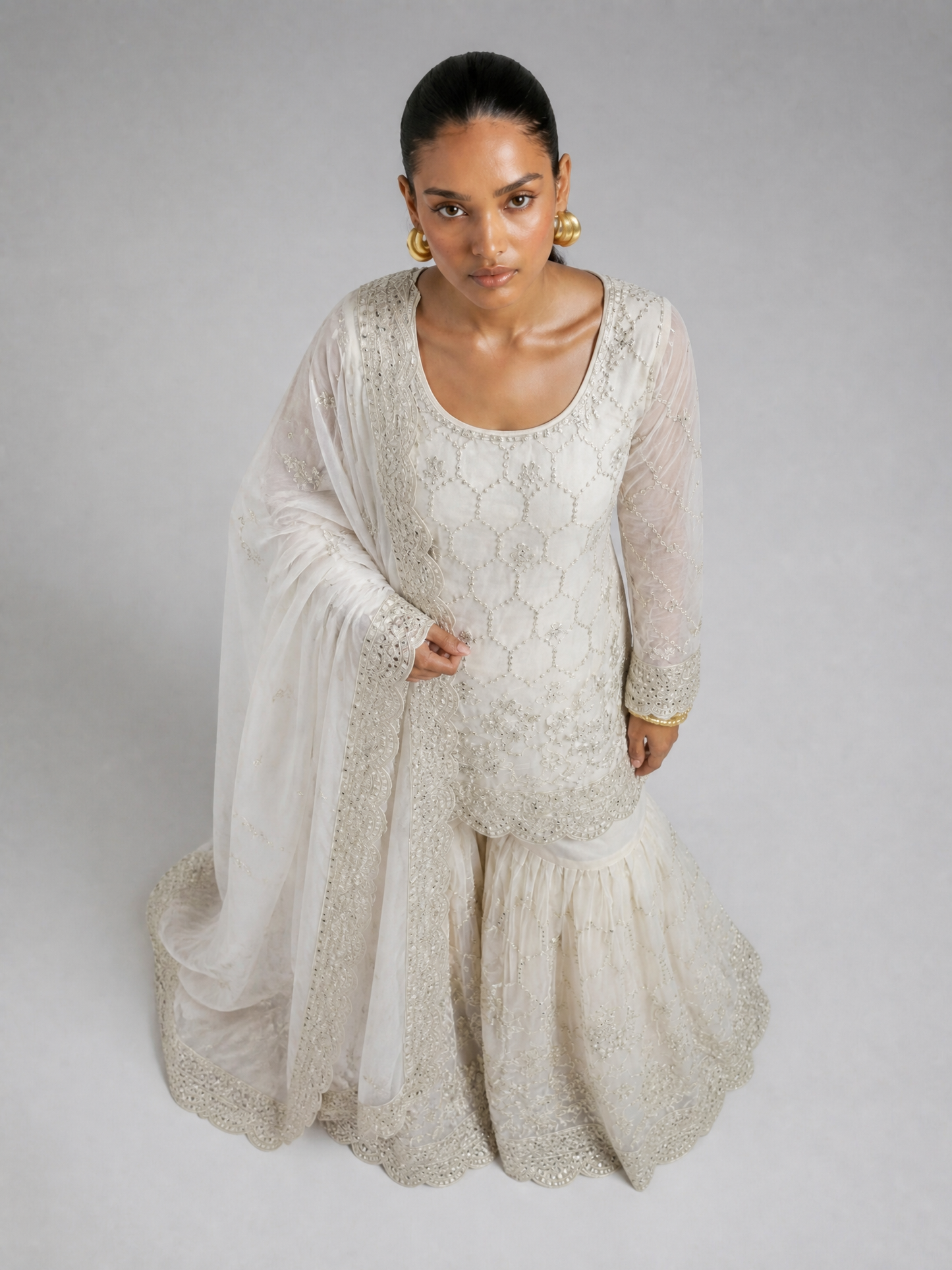 GMY Silk Sharara-Set mit Stickerei in mehreren Farben