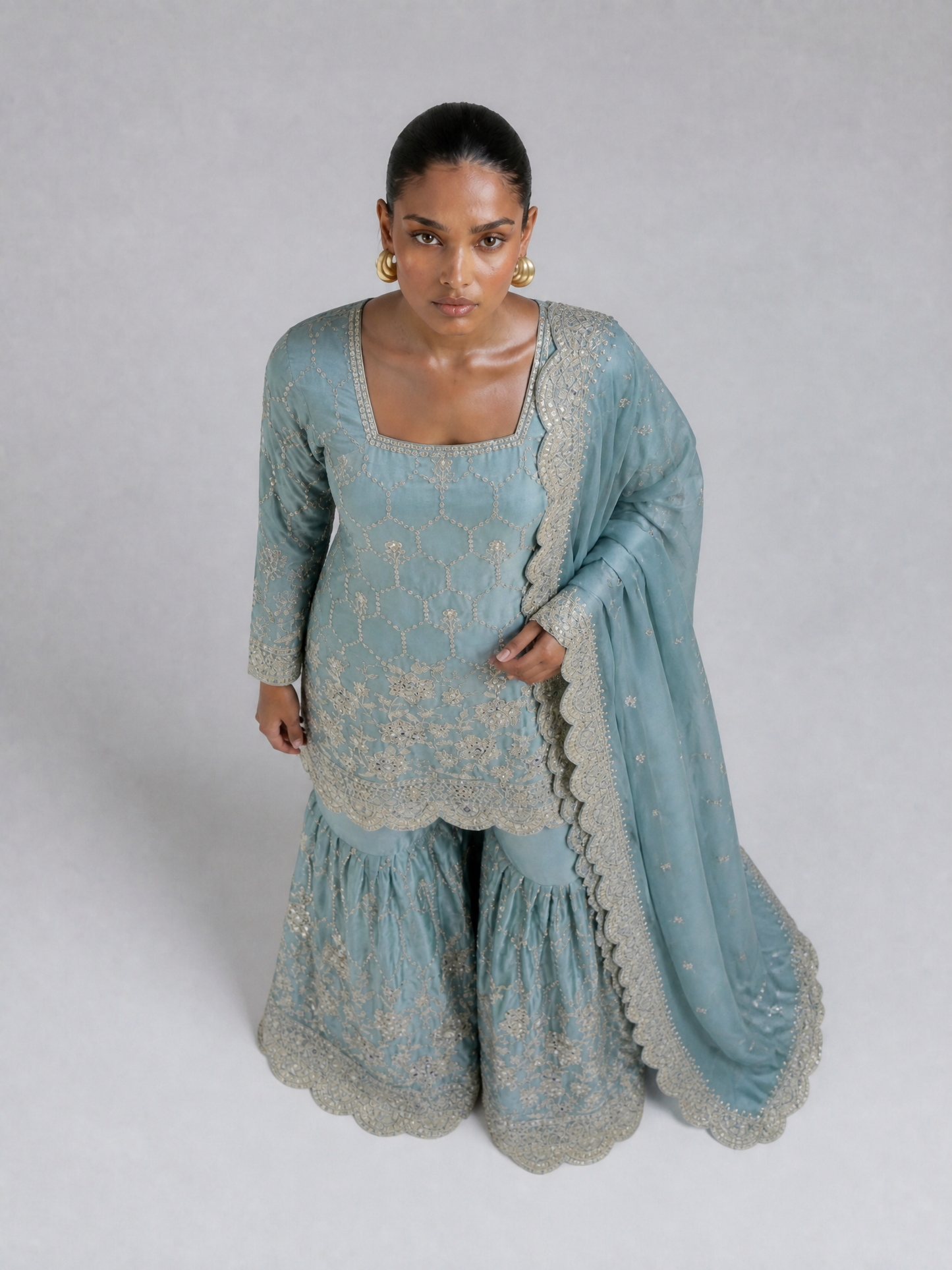 GMY Silk Sharara-Set mit Stickerei in mehreren Farben