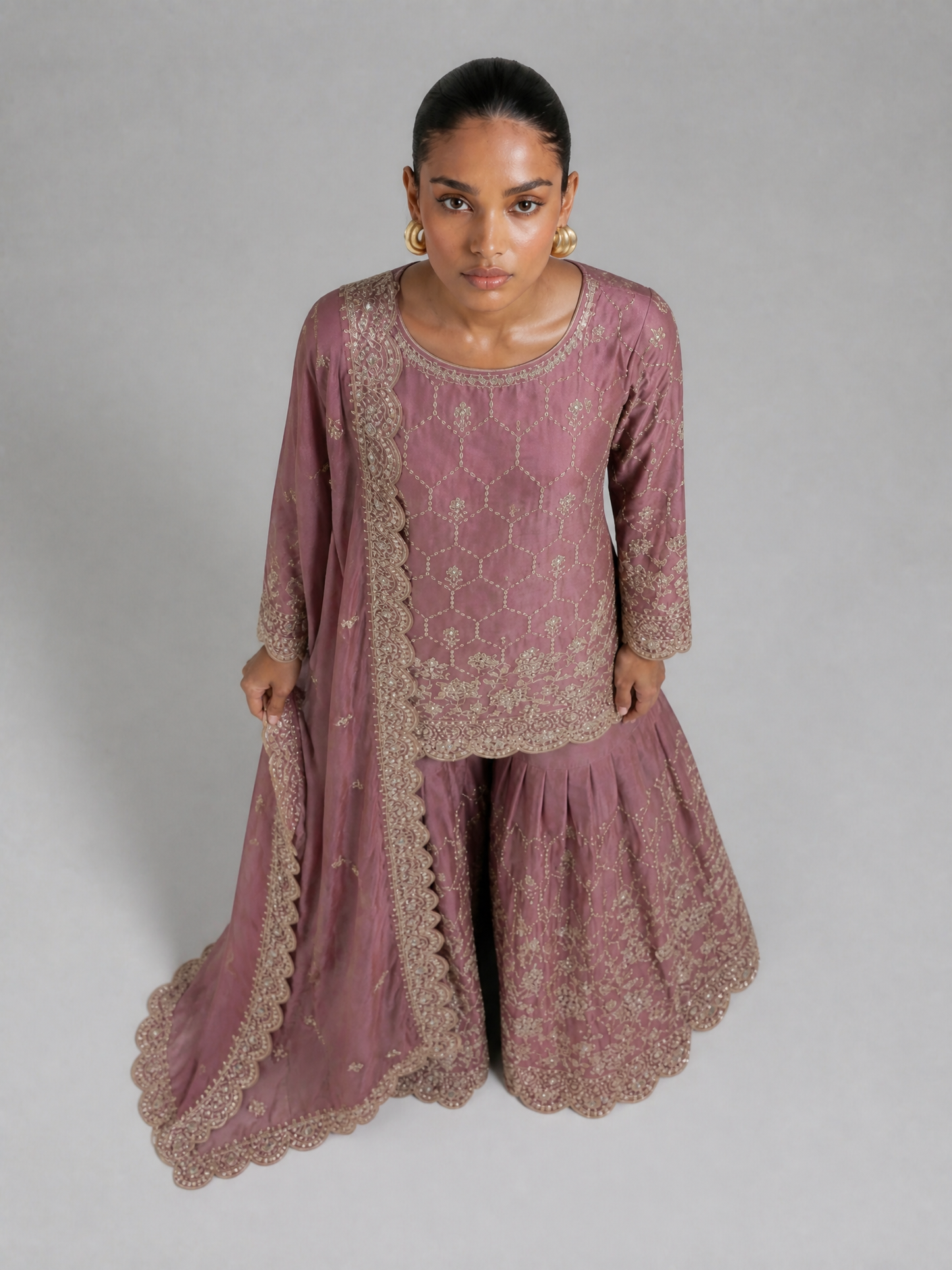 GMY Silk Sharara-Set mit Stickerei in mehreren Farben