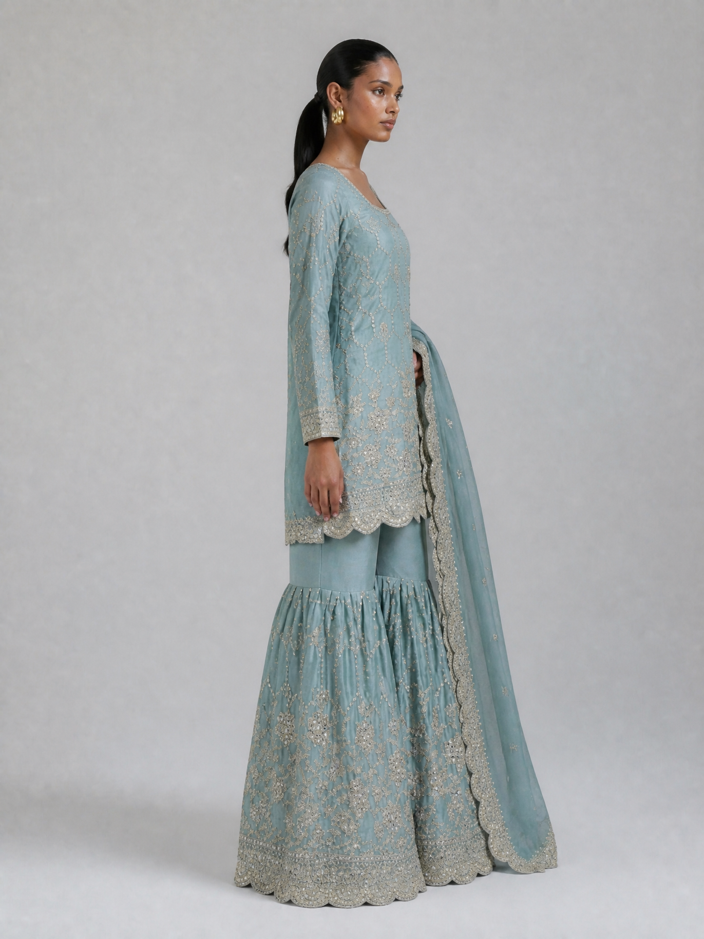 GMY Silk Sharara-Set mit Stickerei in mehreren Farben