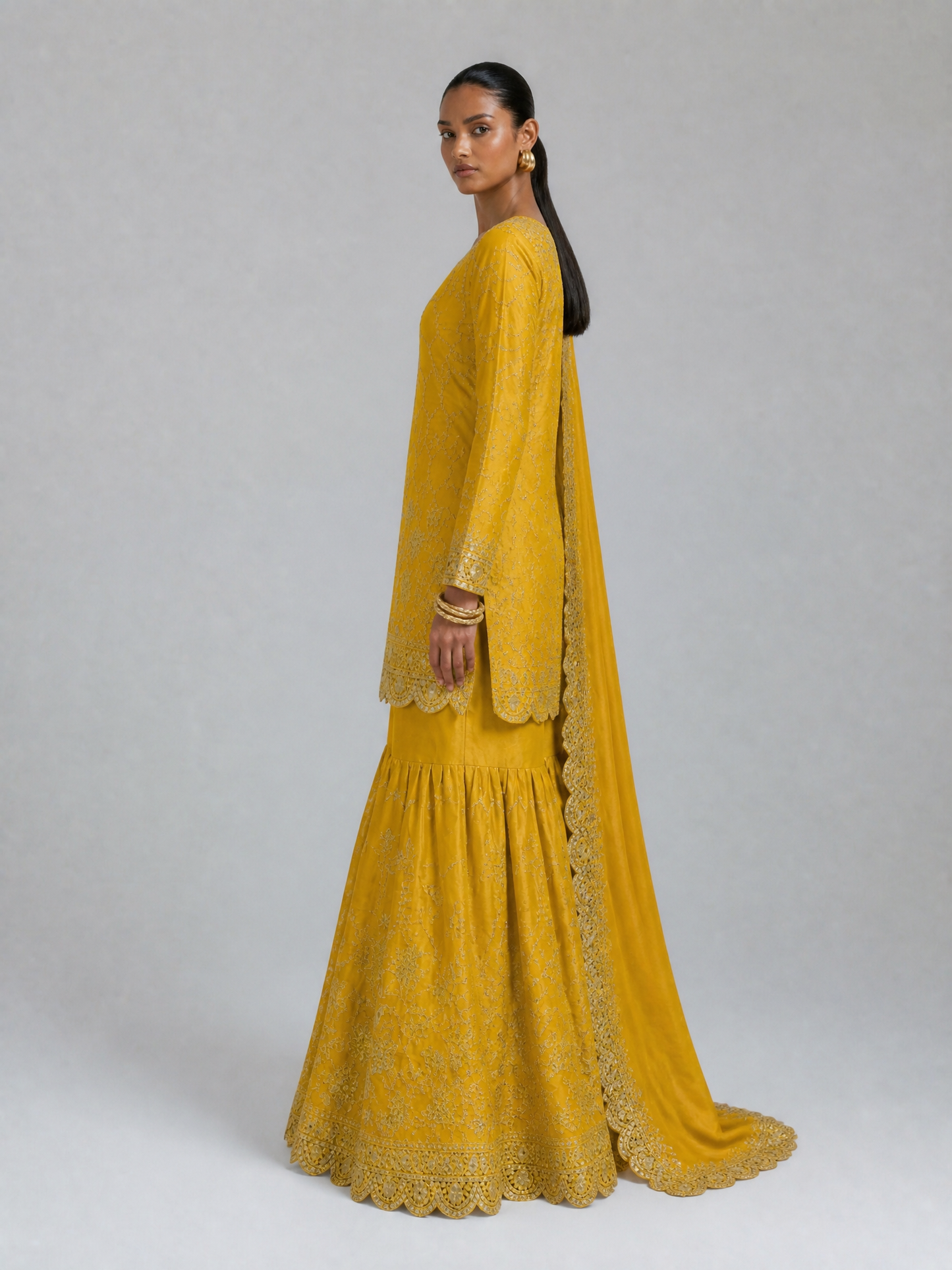GMY Silk Sharara-Set mit Stickerei in mehreren Farben