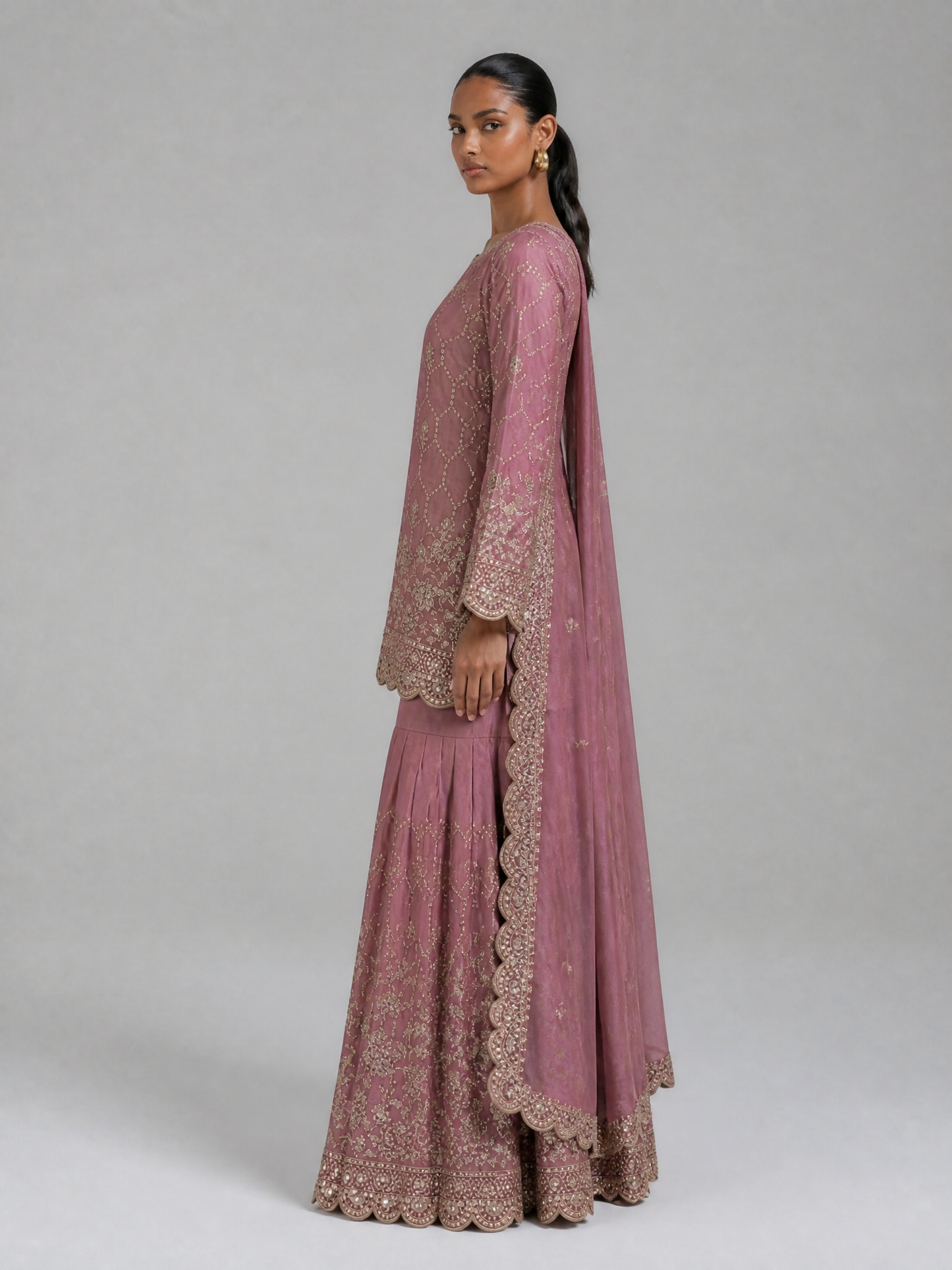 GMY Silk Sharara-Set mit Stickerei in mehreren Farben