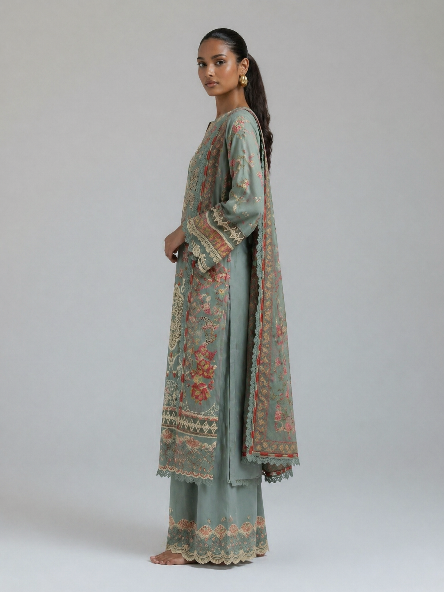 Bestickte Baumwoll-Salwar Kameez mit Chiffon-Dupatta