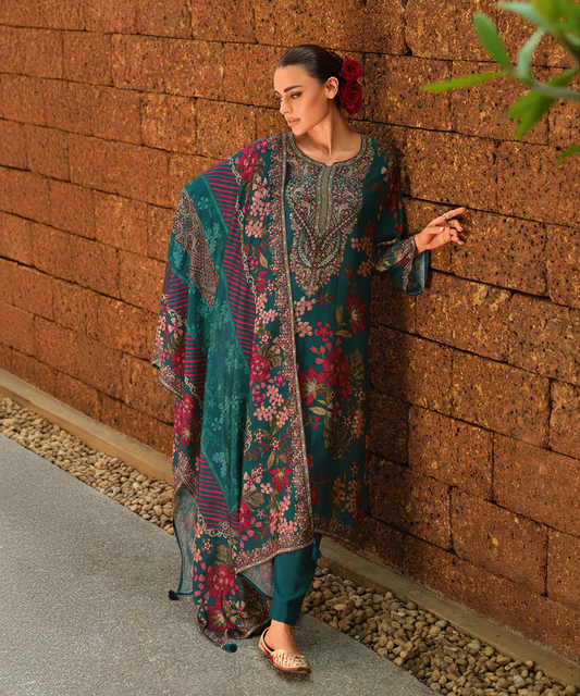 Grünes Salwaar Kameez mit Pinkem Blumen Muster aus Viscose Desiwear