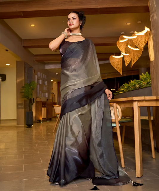 Schwarzes Saree mit Ombre Farbverlauf aus Satin - Desiwear