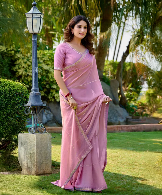 Rosanes Saree mit Goldenen Streifen aus Silk - Desiwear