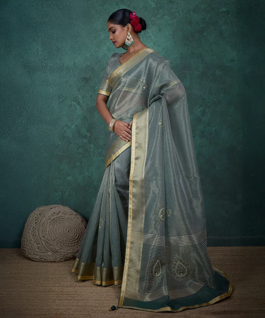 Hellblaues Saree mit Traditionellesmuster aus Linen - Desiwear