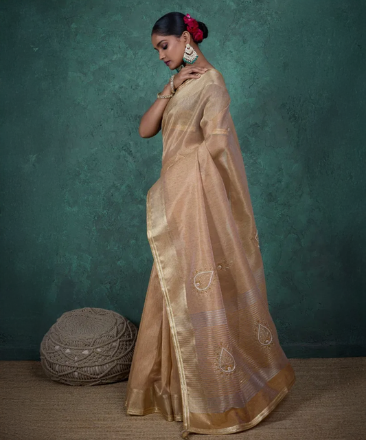 Pastell Oranges Saree mit Traditionellem Muster - Desiwear