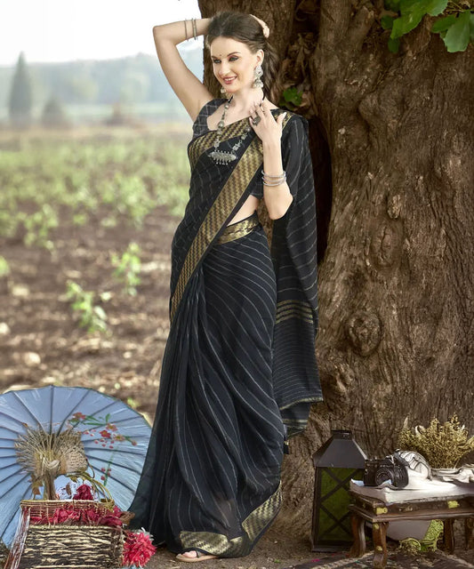 Schwarzes Saree mit Goldenen Streifen aus Georgette - Desiwear
