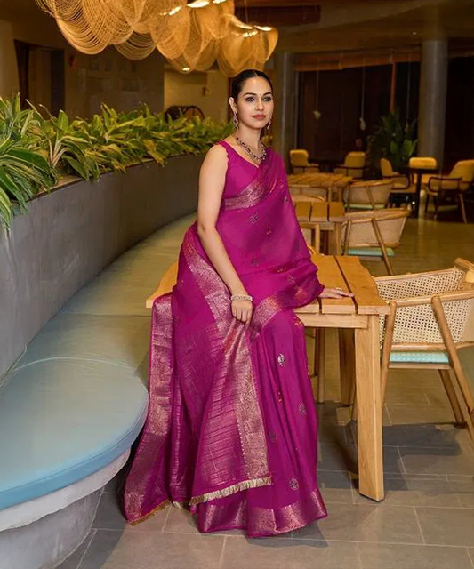 Hot Pinkes Saree mit Traditionellem Goldenen Muster aus Cotton Silk - Desiwear