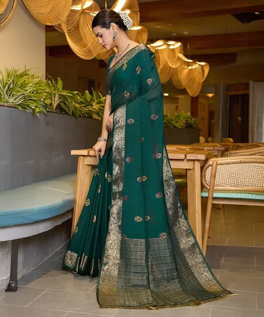 Grünes Saree mit Traditionellem Goldenen Muster aus Cotton Silk - Desiwear